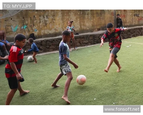 小学体育室内课足球明星培养计划助力孩子全面发展与健康成长